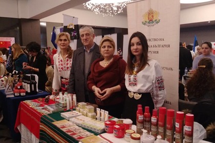 Посолството в Грузия се включи в ежегодния благотворителен Коледен базар в Тбилиси